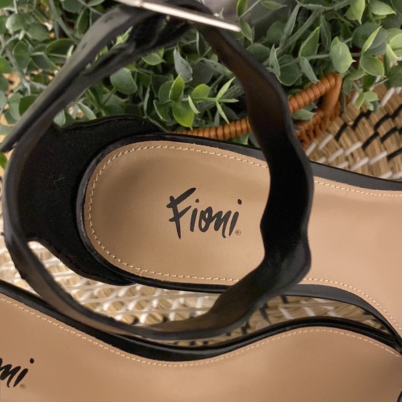 Women’s Black Scalloped Strappy Heels, Size 8.5, NWOT, never worn.  No defects - Picture 6 of 11